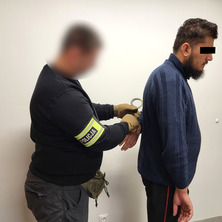 Nielegalne przekroczenie granicy. 12 cudzoziemców zatrzymanych na DK10