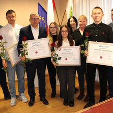 Sportowe talenty nagrodzone podczas sesji rady gminy Dąbrowa Chełmińska