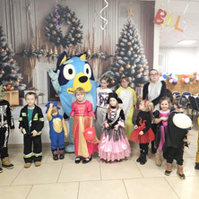 Bajkowy bal karnawałowy w świetlicy. Radosna zabawa dla najmłodszych